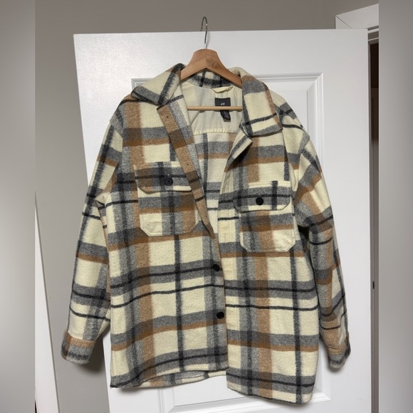 H&M Other - H&M Large Men’s Cream and Gray Checkered Jacket